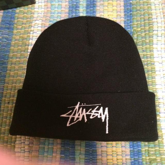 STUSSY(ステューシー)のstussy/ニット帽 レディースの帽子(ニット帽/ビーニー)の商品写真