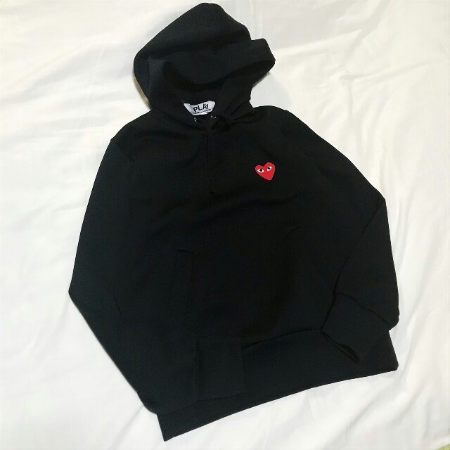 COMME des GARCONS(コムデギャルソン)のPLAY COMME des GARCONS(プレイコムデギャルソン)オーバー レディースのトップス(パーカー)の商品写真