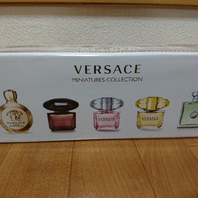 Gianni Versace(ジャンニヴェルサーチ)の【ゆい様専用】ヴェルサーチ(バラ売り) エロスフェム 5ml コスメ/美容の香水(香水(女性用))の商品写真