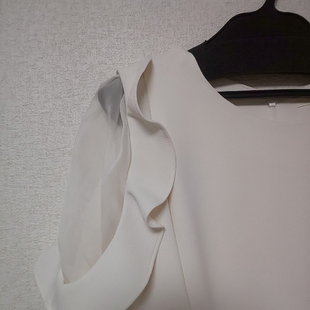 SNIDEL(スナイデル)のスナイデル 肩シフォン フリル半袖ワンピース 未使用 レディースのワンピース(ひざ丈ワンピース)の商品写真