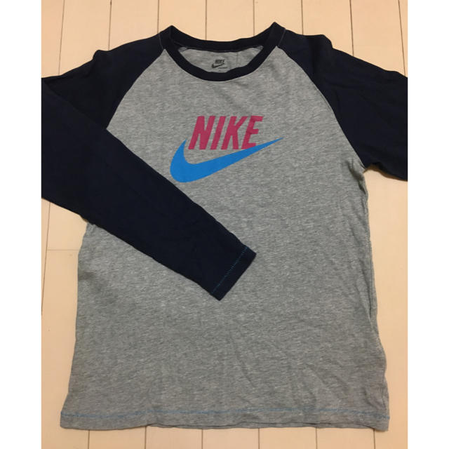 NIKE(ナイキ)のNIKE 長袖 キッズ/ベビー/マタニティのキッズ服男の子用(90cm~)(Tシャツ/カットソー)の商品写真