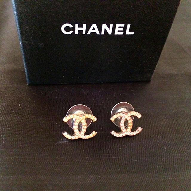 CHANELのピアス