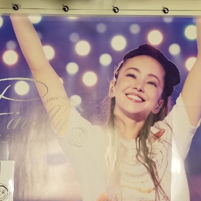 安室奈美恵　finally 予約特典　ポスター、ステッカー エンタメ/ホビーのタレントグッズ(ミュージシャン)の商品写真