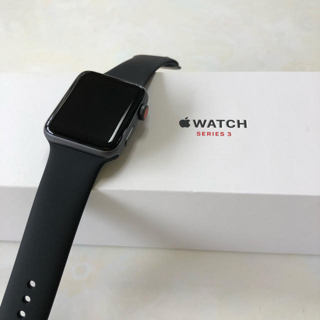 Apple Watch(アップルウォッチ)の美品 Apple Watch series3 セルラー版 42mm スマホ/家電/カメラのスマートフォン/携帯電話(その他)の商品写真