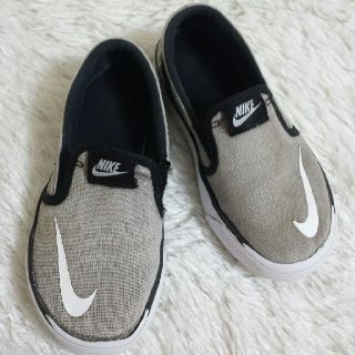 ナイキ(NIKE)のNIKE スニーカー☆上履き使用　17cm　可愛い♫(スニーカー)