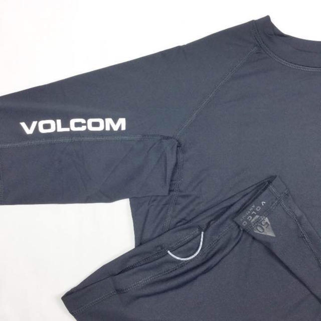 volcom(ボルコム)のSF60 新品 送込 XLブラック ボルコム Vibes 半袖ラッシュガード メンズの水着/浴衣(水着)の商品写真