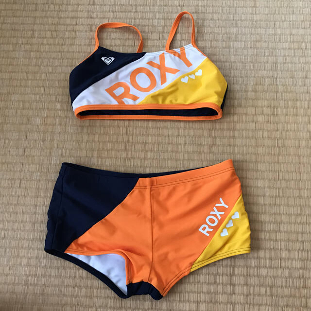 Roxy(ロキシー)のROXY ロキシー kids ビキニ と ショートパンツ キッズ/ベビー/マタニティのキッズ服女の子用(90cm~)(水着)の商品写真