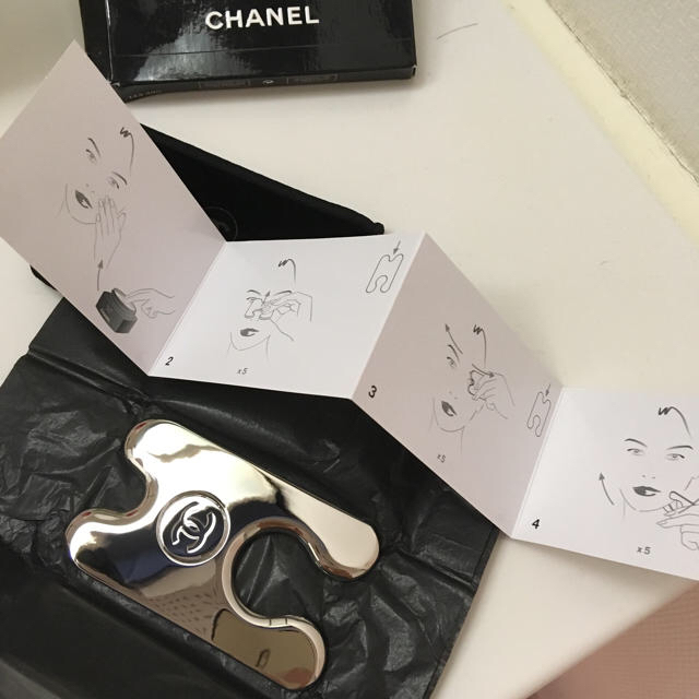 CHANEL(シャネル)のいくちゃん様専用◆CHANEL◆限定品 アクセソワール マッサージ ツール  コスメ/美容のスキンケア/基礎化粧品(フェイスローラー/小物)の商品写真