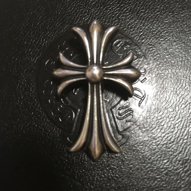 Chrome Hearts(クロムハーツ)の正規品クロムハーツ スモールクロスペンダント メンズのアクセサリー(ネックレス)の商品写真