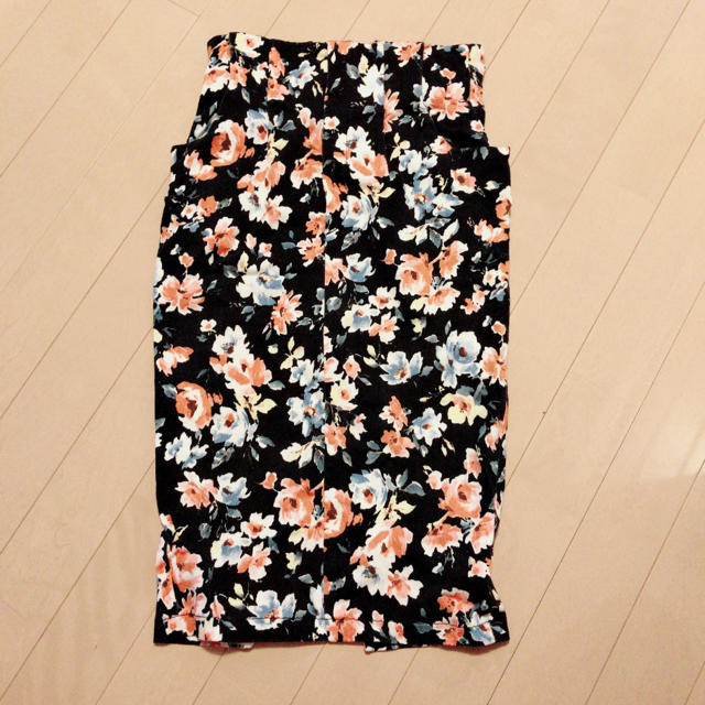 SNIDEL(スナイデル)のスナイデル花柄タイトスカート レディースのスカート(ひざ丈スカート)の商品写真