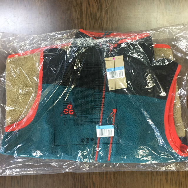 Supreme(シュプリーム)のMサイズ Nike acg　Vest 新品　未使用 メンズのトップス(ベスト)の商品写真