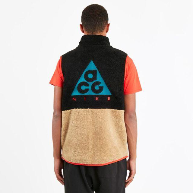 Supreme(シュプリーム)のLサイズ Nike acg　Vest 新品　未使用 メンズのトップス(ベスト)の商品写真