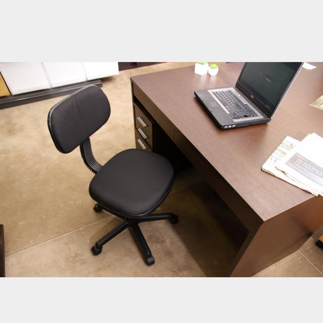 オフィスチェアー　リップ　ブラック インテリア/住まい/日用品の椅子/チェア(デスクチェア)の商品写真
