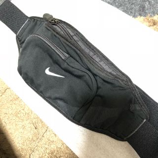 ナイキ(NIKE)のナイキ ボディバッグ ウエストポーチ ランバッグ 黒 美品(ボディバッグ/ウエストポーチ)