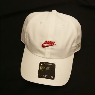 ナイキ(NIKE)のNIKE TDE CAP KENDRICK LAMAR RED キャップ 白(キャップ)