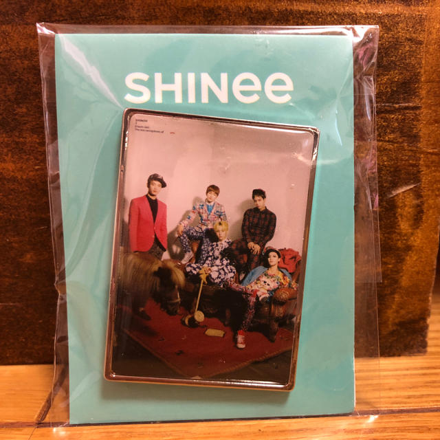 SHINee(シャイニー)のSHINee ピンバッチ 公式 エンタメ/ホビーのCD(K-POP/アジア)の商品写真