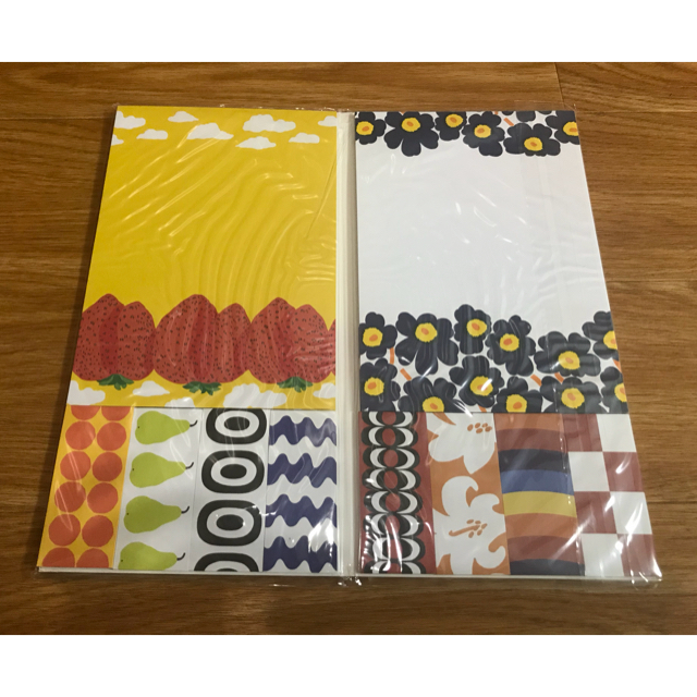 marimekko(マリメッコ)の並行輸入品【マリメッコ】付箋、メモパッドセット インテリア/住まい/日用品の文房具(ノート/メモ帳/ふせん)の商品写真