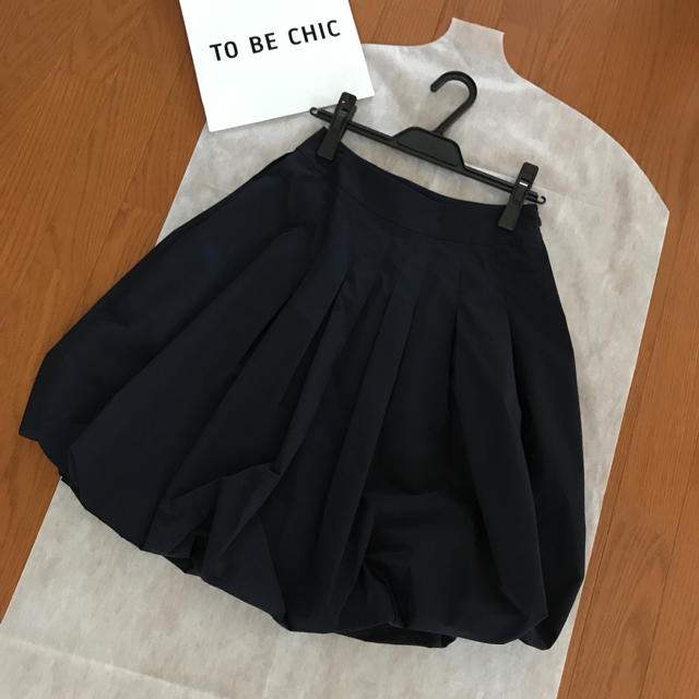 TO BE CHIC(トゥービーシック)のTO BE CHIC♡バルーンスカート♡ネイビー36 レディースのスカート(ひざ丈スカート)の商品写真