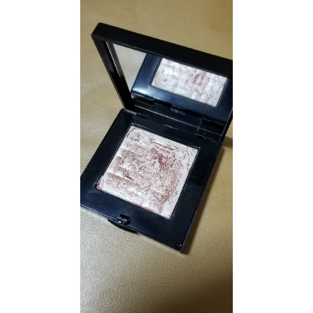 BOBBI BROWN(ボビイブラウン)の期間限定値下げBOBBI BROWN　ハイライト　ティング　パウダー コスメ/美容のベースメイク/化粧品(フェイスパウダー)の商品写真