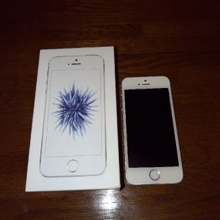 アイフォーン(iPhone)のiPhone SE 32gb simフリー　シルバー　美品(スマートフォン本体)