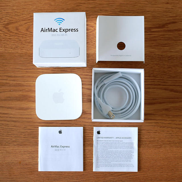 Apple(アップル)の【 美品☆ AirMac Express 】 スマホ/家電/カメラのPC/タブレット(PC周辺機器)の商品写真