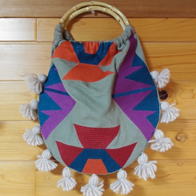 Shikica Tokyo バンブーハンドル刺繍バッグ