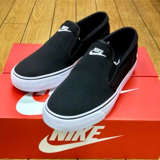 ナイキ(NIKE)の【新品】N I KE TOKI SLIP 724770-010 24.0cm(スニーカー)