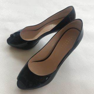 バーニーズニューヨーク(BARNEYS NEW YORK)の美品【BARNYES NEWYORK】バーニーズニューヨーク パンプス 黒(ハイヒール/パンプス)