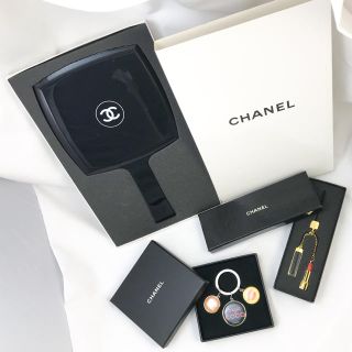 シャネル(CHANEL)の正規品 シャネル  ノベルティー 手鏡 缶バッジ キーホルダー ストラップ(その他)