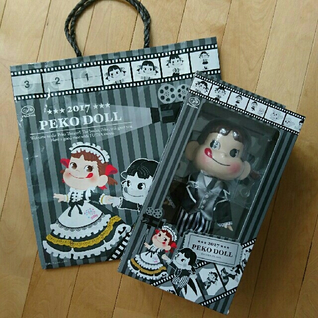 不二家(フジヤ)の2017 PEKO DOLL セブンイレブン限定品 エンタメ/ホビーのおもちゃ/ぬいぐるみ(キャラクターグッズ)の商品写真