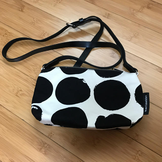 marimekko(マリメッコ)の☆マリメッコ ショルダーバッグ ドット☆ レディースのバッグ(ショルダーバッグ)の商品写真