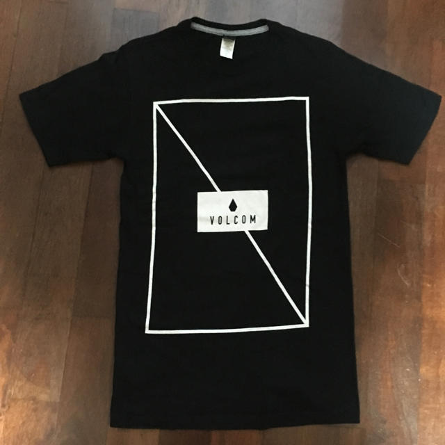 volcom(ボルコム)のvolcom ボルコム tシャツ sサイズ メンズのトップス(Tシャツ/カットソー(半袖/袖なし))の商品写真