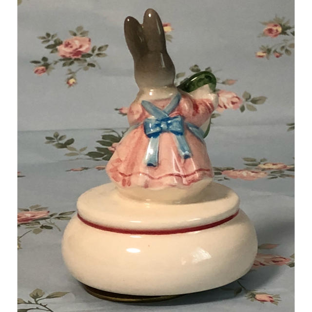 （ 美品 ） 陶器製  Little Grey Rabbit  オルゴール 置物 インテリア/住まい/日用品のインテリア小物(オルゴール)の商品写真