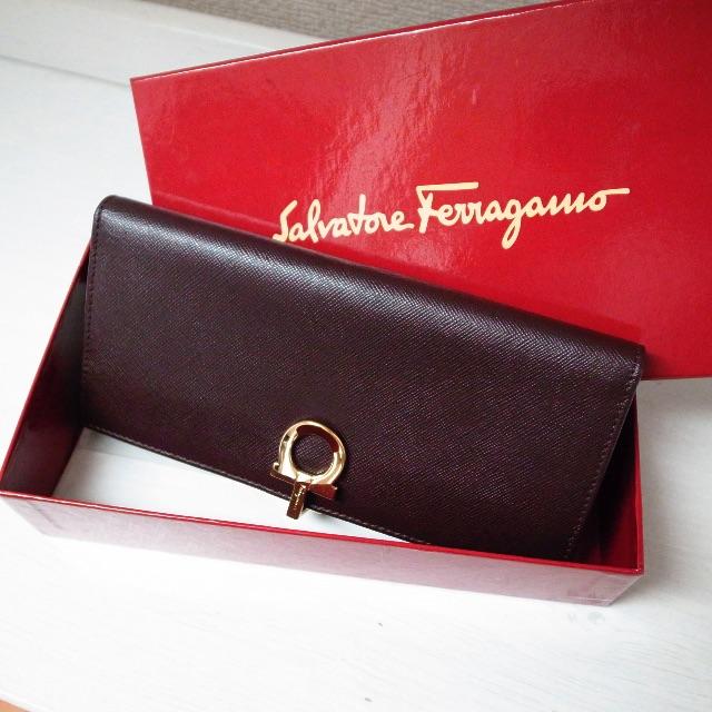 Salvatore Ferragamo(サルヴァトーレフェラガモ)の正規品♡美品♡フェラガモ　長財布　ガンチーニ　ブラウン　レザー  バッグ　財布 レディースのファッション小物(財布)の商品写真