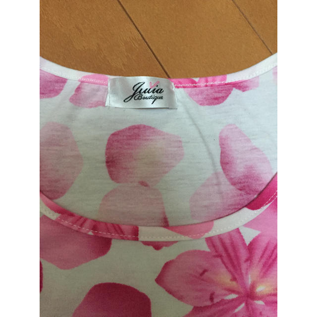 ジュリアブティック 花びらTシャツ レディースのトップス(Tシャツ(半袖/袖なし))の商品写真