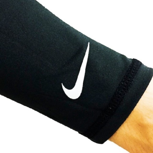 NIKE(ナイキ)の新品 M/L NIKE lightweight running sleeves レディースのファッション小物(手袋)の商品写真