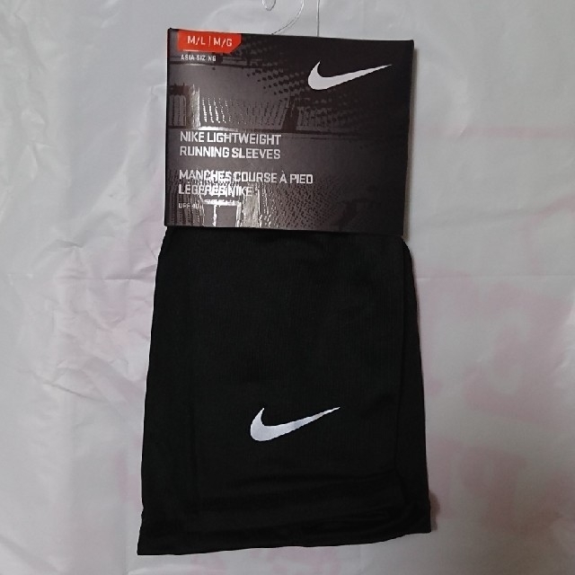 NIKE(ナイキ)の新品 M/L NIKE lightweight running sleeves レディースのファッション小物(手袋)の商品写真