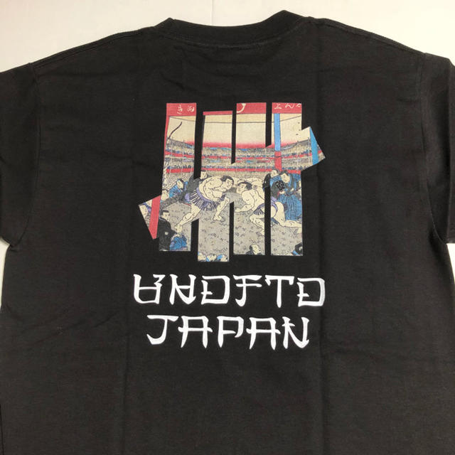 UNDEFEATED(アンディフィーテッド)のUNDEFEATED UKIYOE SUMOU TEE S メンズのトップス(Tシャツ/カットソー(半袖/袖なし))の商品写真