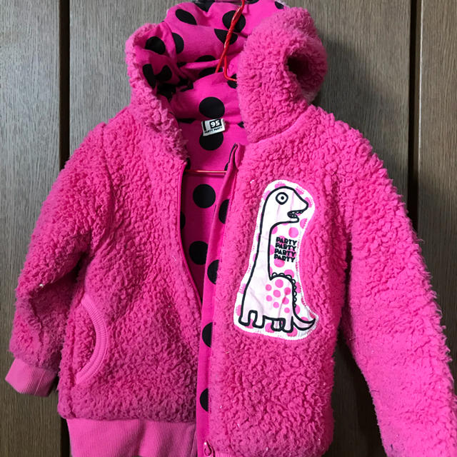 PARTYPARTY(パーティーパーティー)の恐竜のフリースジャンパー キッズ/ベビー/マタニティのキッズ服男の子用(90cm~)(ジャケット/上着)の商品写真