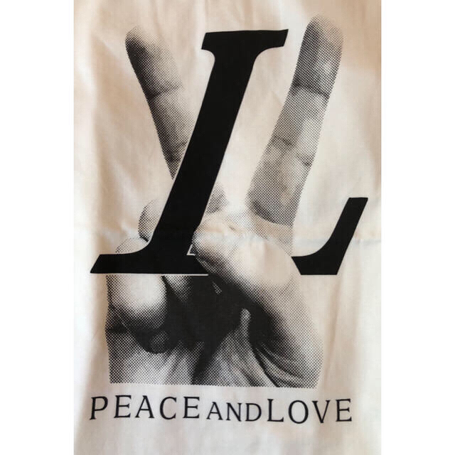 LOUIS VUITTON(ルイヴィトン)のルイ・ヴィトン ハンドLVラージモチーフ 白 ショートスリーブTシャツ メンズのトップス(Tシャツ/カットソー(半袖/袖なし))の商品写真