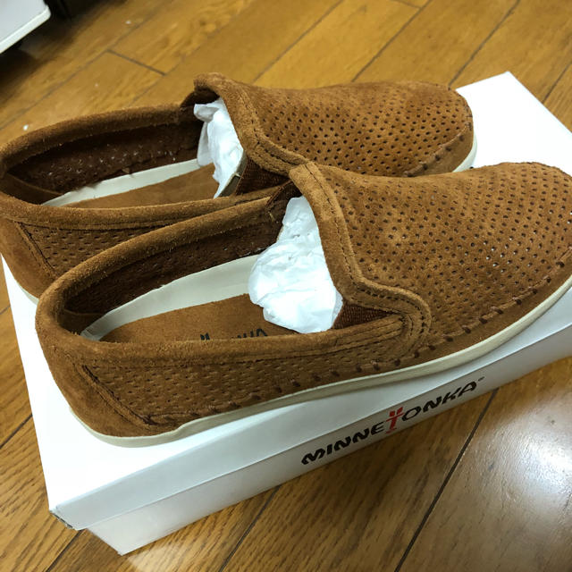 Minnetonka(ミネトンカ)のミネトンカ  PACIFIC ブラウン スリッポン シューズ ７号 レディースの靴/シューズ(スリッポン/モカシン)の商品写真