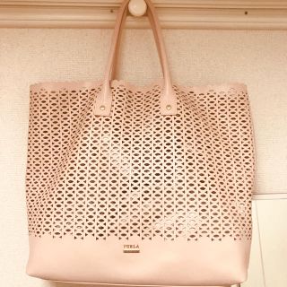 フルラ(Furla)のサイズ訂正しました。フルラFURLAパンチングレザートートピンク (トートバッグ)