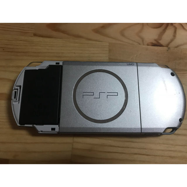 PSP-3000 ジャンク シルバー 本体 バッテリー付 裏蓋なし