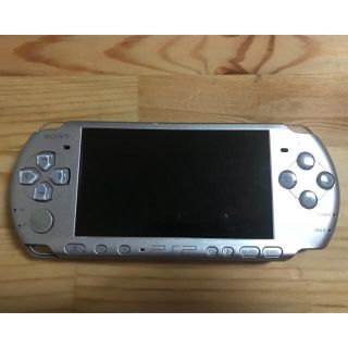 プレイステーションポータブル(PlayStation Portable)のPSP-3000 ジャンク シルバー 本体 バッテリー付 裏蓋なし(携帯用ゲーム機本体)