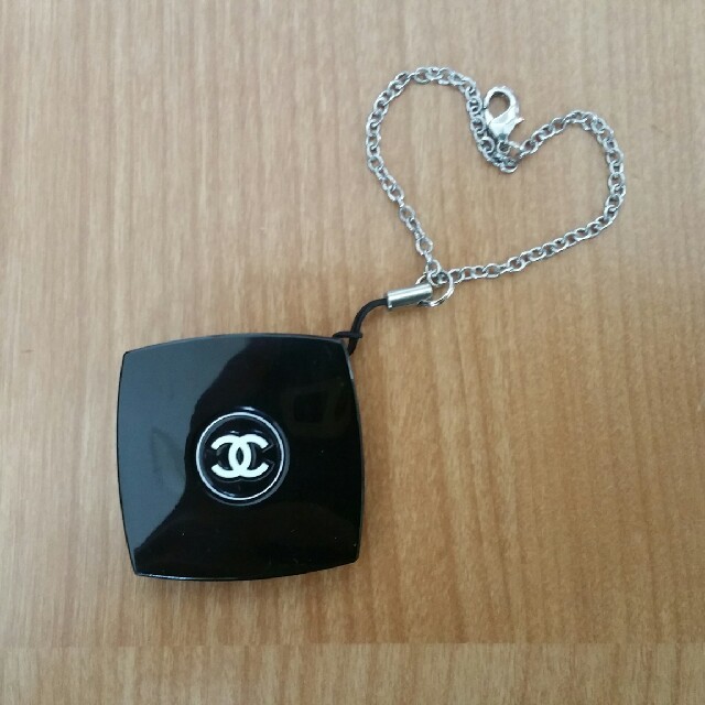 CHANEL(シャネル)のCHANEL☆携帯用ミニミラー レディースのファッション小物(ミラー)の商品写真