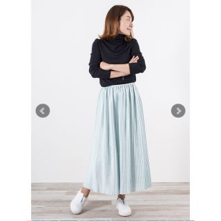 最終お値下げ!!新品未使用 yori サテンプリーツスカート 36