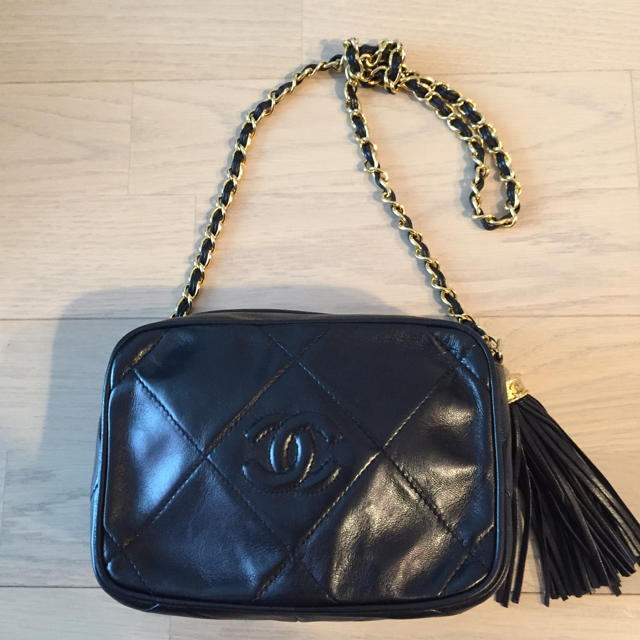 独特の上品 ショルダー チェーン CHANEL - CHANEL 黒 フリンジ付き マトラッセ シャネル ショルダーバッグ 独特の上品 ショルダー チェーン CHANEL - CHANEL 黒 フリンジ付き マトラッセ シャネル ショルダーバッグ