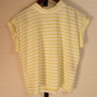 ジーユー(GU)の新品ﾎﾞｰﾀﾞｰ柄袖折り返しプチハイネックｼｮｰﾄ丈トップスホワイトレモンL

(Tシャツ(半袖/袖なし))