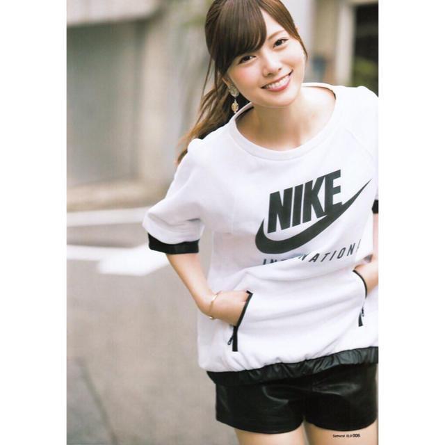 超可爱の NIKE - 白石麻衣着用モデル INTERNATIONAL NIKE Tシャツ(長袖/七分)