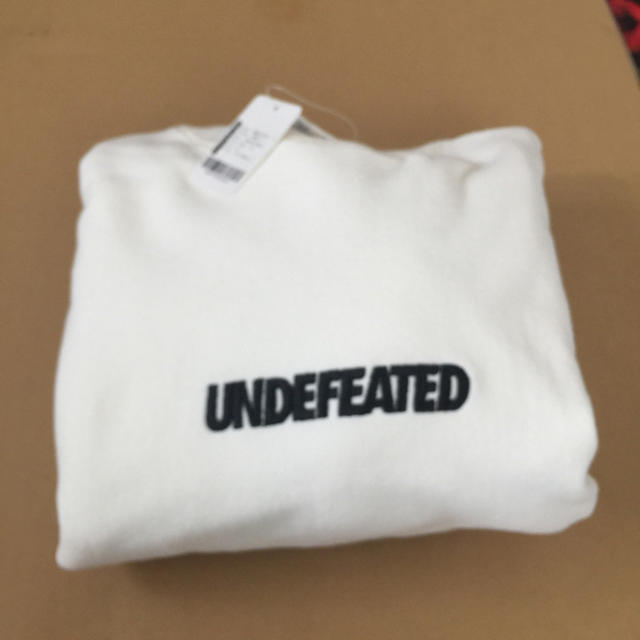 UNDEFEATED(アンディフィーテッド)のMサイズ undefeated LOGO CREWNECK メンズのトップス(スウェット)の商品写真